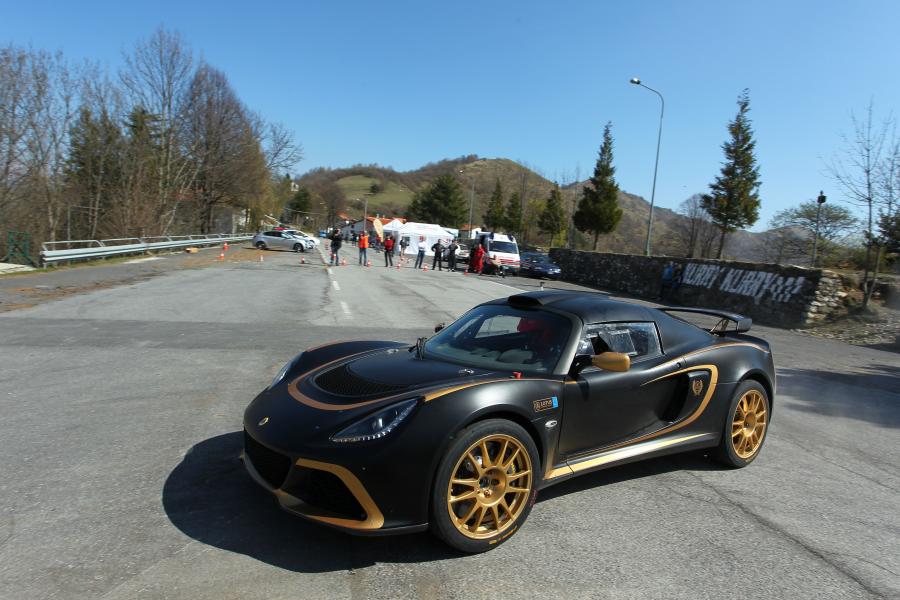  Lotus Exige R-GT 2012 года  (фото 6 из 17)